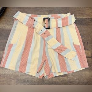 XS Versona belted dressy shorts